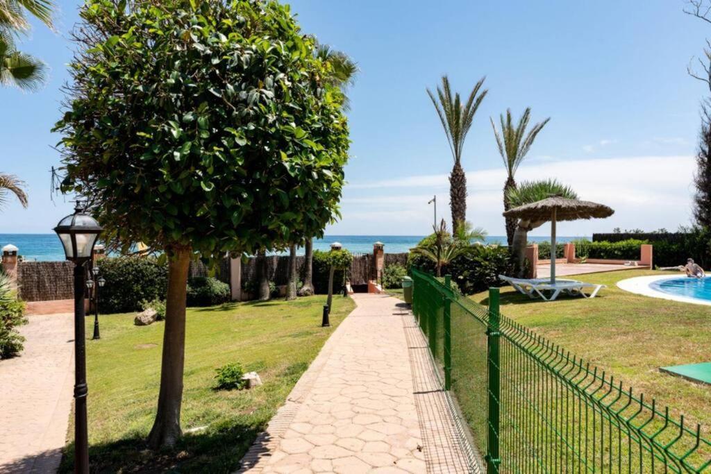 Ct 240 - Beachfront Apartment -Don Juan Manilva Buitenkant foto