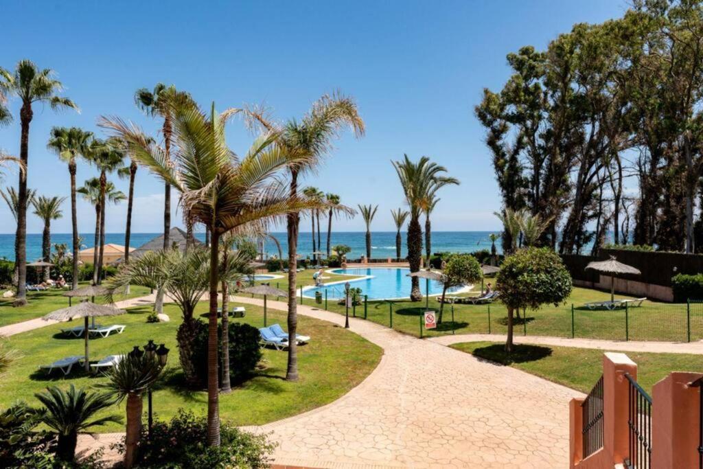 Ct 240 - Beachfront Apartment -Don Juan Manilva Buitenkant foto