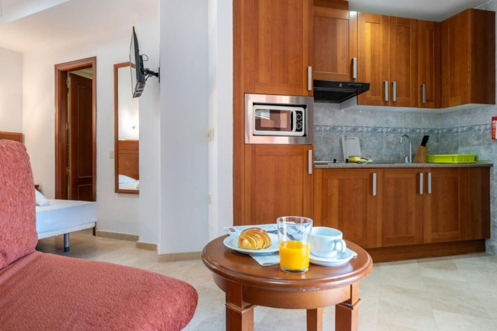 Ct 240 - Beachfront Apartment -Don Juan Manilva Buitenkant foto